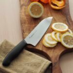 Кухненски нож Fuji Cutlery Santoku FC-680 Wisteria- черен » Dulotec.BG