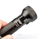 Компактен далекобоен фенер Dulotec E2 с включена батерия » Dulotec.BG