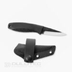 Нож Peltonen Knives Pikkusissi M23 puukko, 80CrV2 TPE Черен Кожена кания » Dulotec.BG
