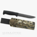 Нож Peltonen Knives Sissipuukko M95 PTFE Teflon 80CrV2 TPE Black kydex » Dulotec.BG