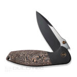 Джобен нож с титанова дръжка WE Knife Nitro OG CPM 20CV Black & Copper Foil Carbon » Dulotec.BG